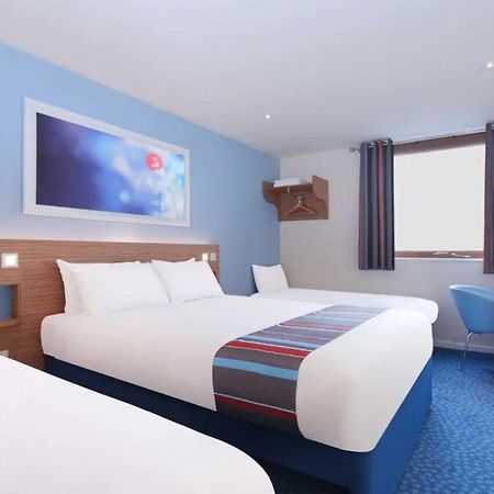 Travelodge Bracknell Central Exteriér fotografie