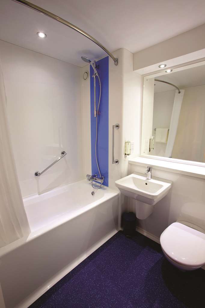 Travelodge Bracknell Central Pokoj fotografie